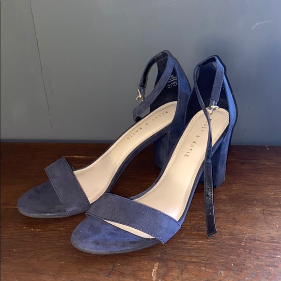 Black heels - Picture 1 of 2